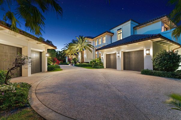 Attached, Exterior, Facade, Mediterranean