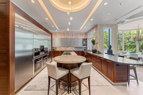 Dining room, Interior, Kitchen, Pendant Lights, Recessed Lighting, Stainless Steel Appliances