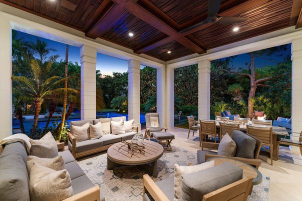 Dining room, Interior, Living room, Recessed Lighting, Wooden Beams, Wooden Ceilings