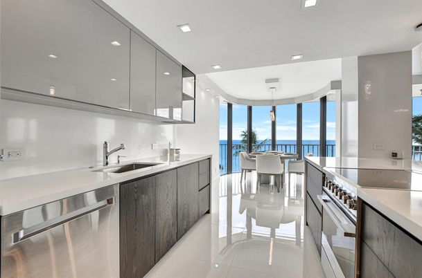 Dining room, Interior, Kitchen, Pendant Lights, Recessed Lighting, Stainless Steel Appliances, Water