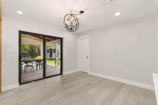 Chandelier, Dining room, Interior, Recessed Lighting, Wood Texture Flooring