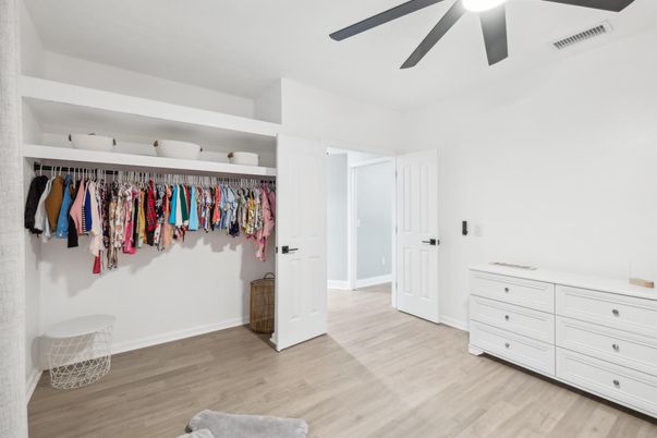 Interior, Walk-in Closets, Wood Texture Flooring