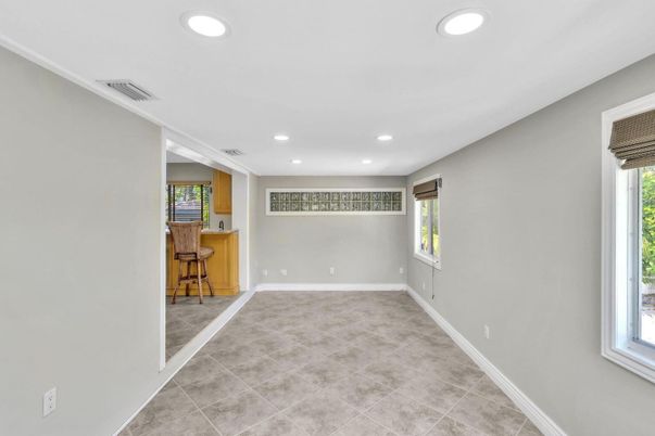 Empty room, Interior, Recessed Lighting