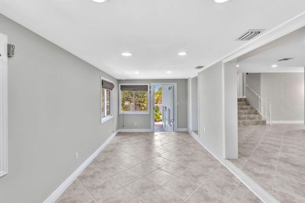 Empty room, Interior, Recessed Lighting