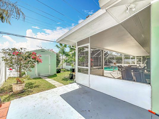 Exterior, Pool