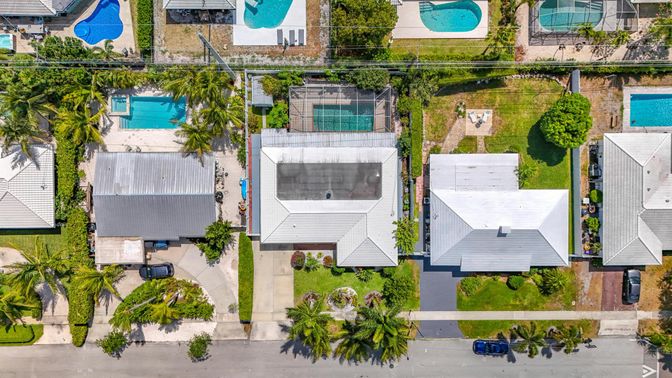 Exterior, Drone