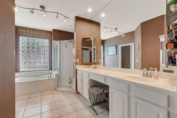 Bathroom, Dual Sink Vanities, Interior, Recessed Lighting