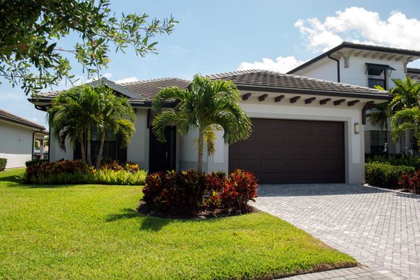 Attached, Exterior, Facade, Mediterranean