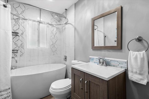 Bathroom, Free Standing Baths, Interior, Marble Walls