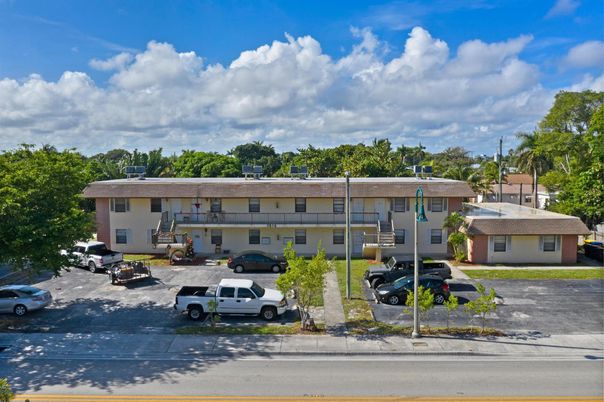 Exterior, Facade, Modern