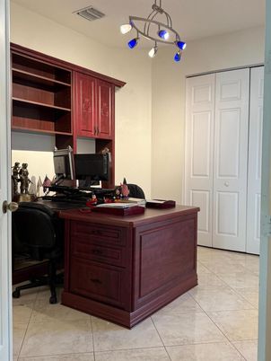 Home Office, Interior