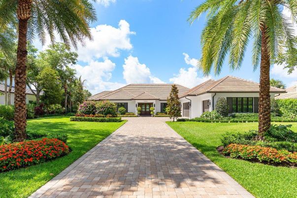 Backyard, Exterior, Facade, Ranch