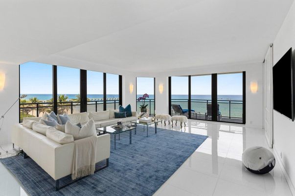 Interior, Living room, Water
