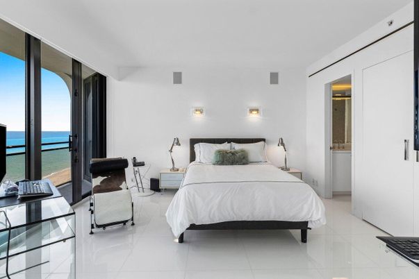 Bedroom, Interior, Water