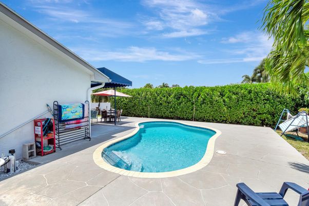 Exterior, Pool