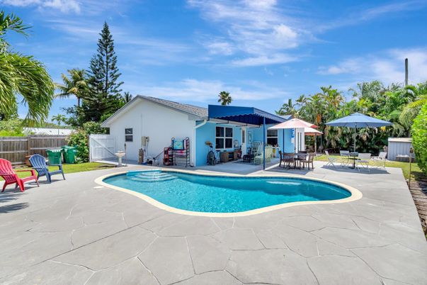 Exterior, Pool