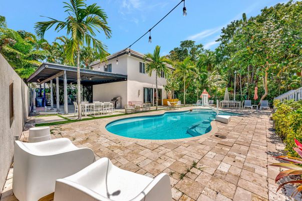 Exterior, Pool