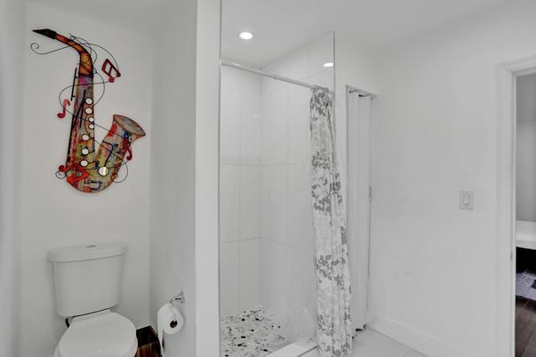 Bathroom, Interior, Recessed Lighting