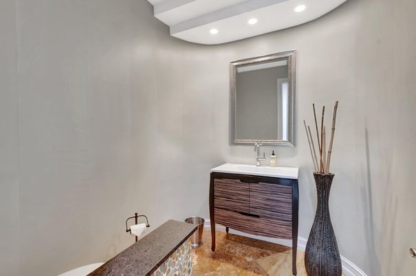 Bathroom, Interior, Recessed Lighting