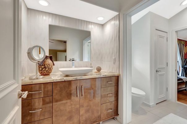 Bathroom, Dual Sink Vanities, Interior, Recessed Lighting