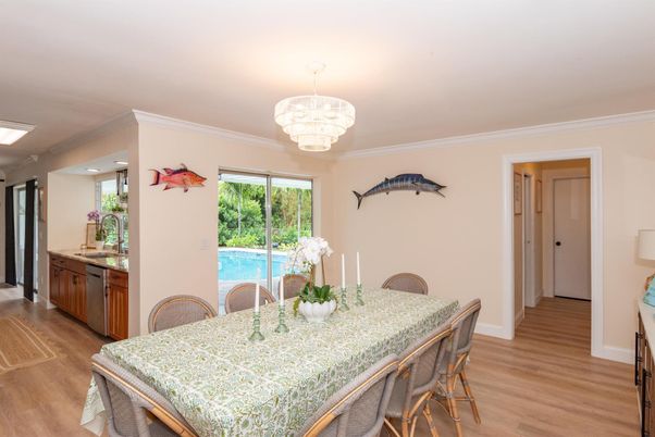 Chandelier, Dining room, Interior, Kitchen, Recessed Lighting, Wood Texture Flooring