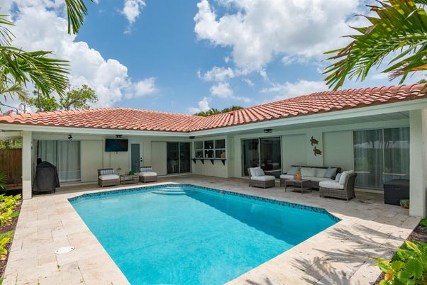 Exterior, Pool