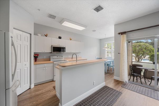Dining room, Interior, Kitchen, Pendant Lights, Recessed Lighting, Wood Texture Flooring