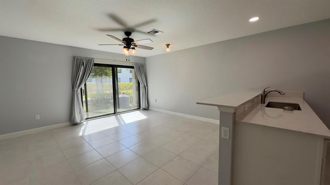 Empty room, Interior, Recessed Lighting