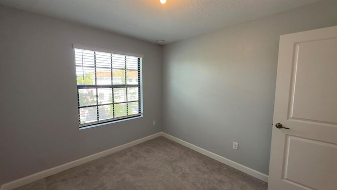 Empty room, Interior