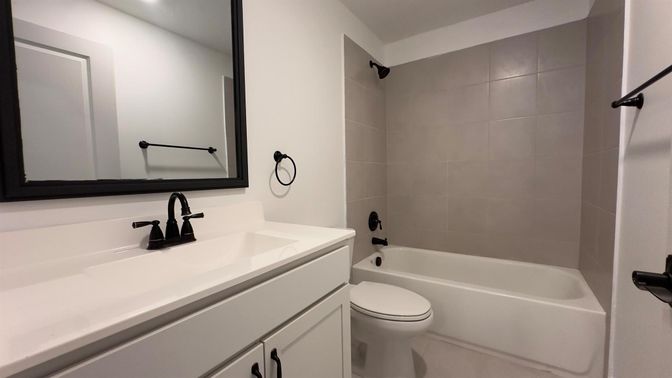 Bathroom, Interior, Recessed Lighting