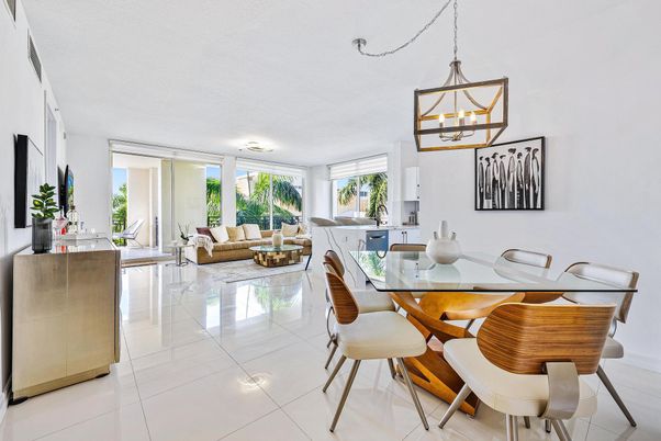 Dining room, Interior, Living room, Pendant Lights
