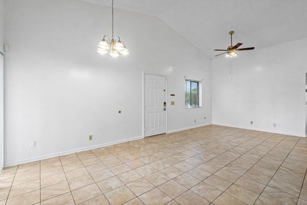 Empty room, Interior, Pendant Lights