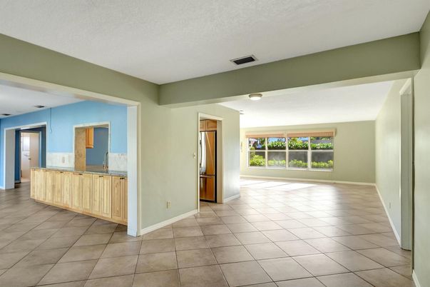 Empty room, Interior