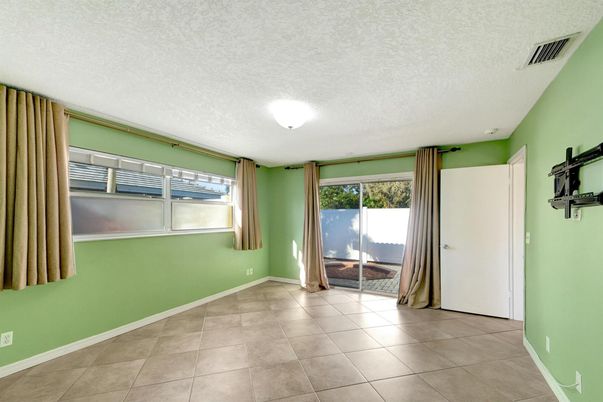 Empty room, Interior