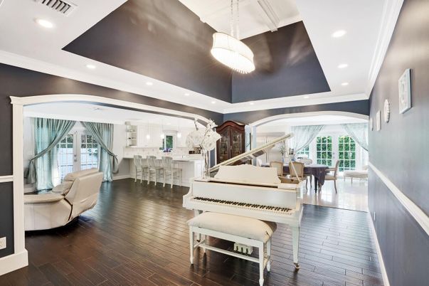 Interior, Pendant Lights, Piano, Recessed Lighting, Wood Texture Flooring