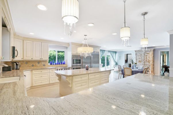 Chandelier, Dining room, Interior, Kitchen, Pendant Lights, Recessed Lighting, Stainless Steel Appliances