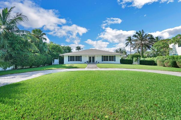 Backyard, Exterior, Facade, Ranch