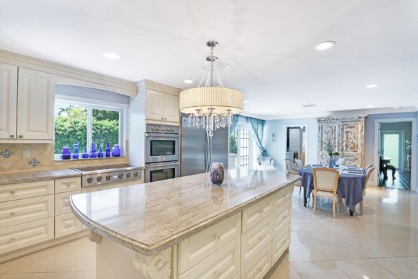 Chandelier, Dining room, Interior, Kitchen, Recessed Lighting, Stainless Steel Appliances