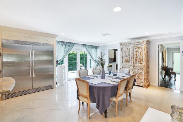 Dining room, Interior, Kitchen, Recessed Lighting, Stainless Steel Appliances