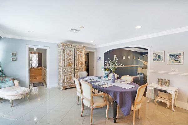 Dining room, Interior, Recessed Lighting
