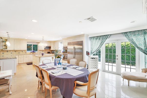 Dining room, Interior, Kitchen, Pendant Lights, Recessed Lighting, Stainless Steel Appliances