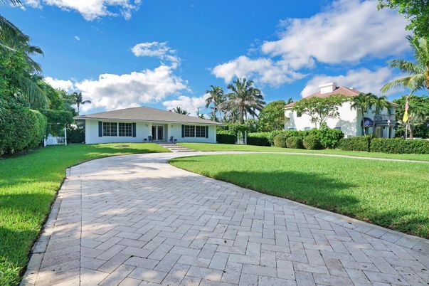 Backyard, Exterior, Facade, Ranch