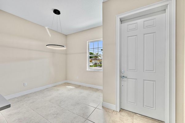 Empty room, Interior, Pendant Lights