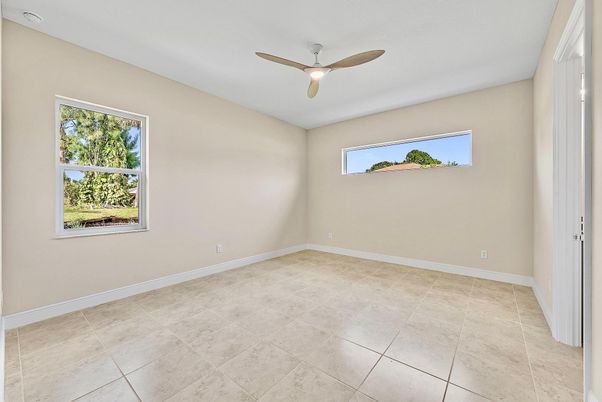 Empty room, Interior