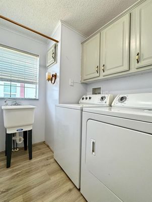 Interior, Washer, Wood Texture Flooring