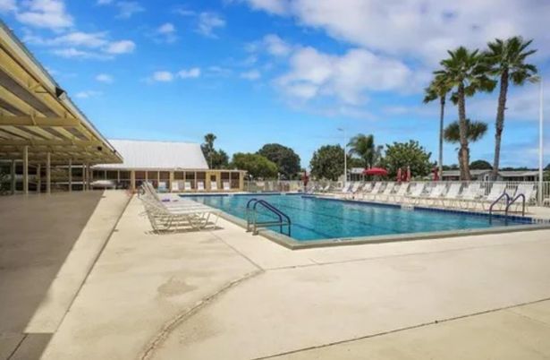 Exterior, Pool
