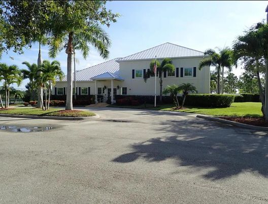 Exterior, Facade, Ranch