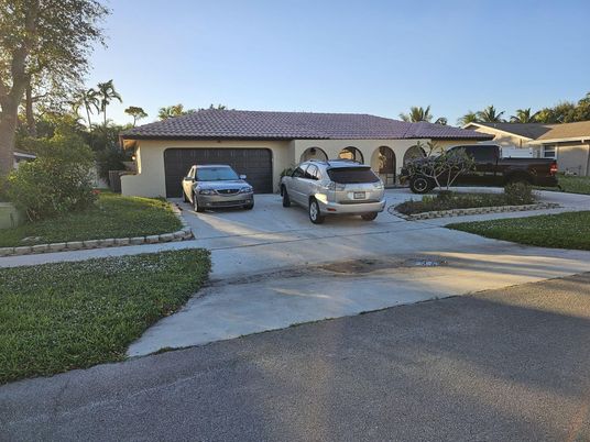 Attached, Exterior, Facade, Mediterranean
