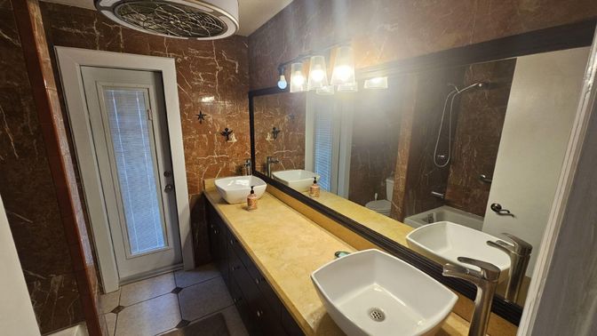 Bathroom, Dual Sink Vanities, Interior