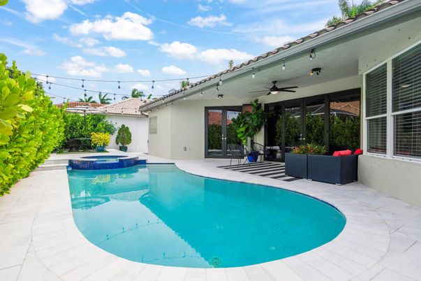 Exterior, Pool